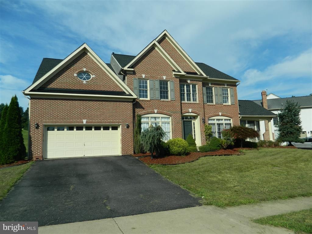 3655 Stonewall Manor Dr, Triangle, VA 4 Bed, 5 Bath SingleFamily