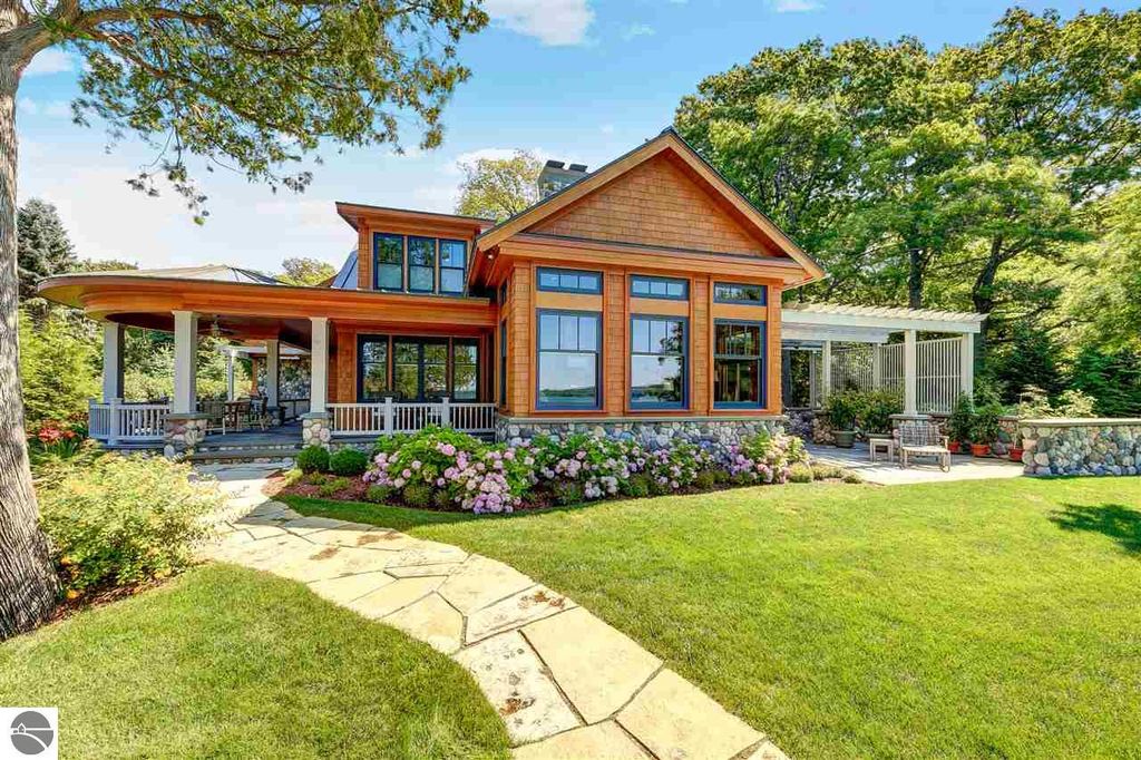 1985 N Wardens Point Rd, Lake Leelanau, MI 49653