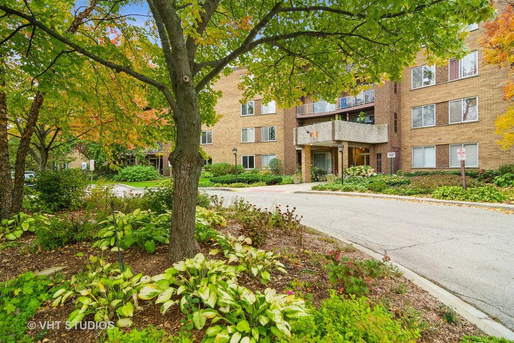 909 E Kenilworth Ave #111, Palatine, IL 60074