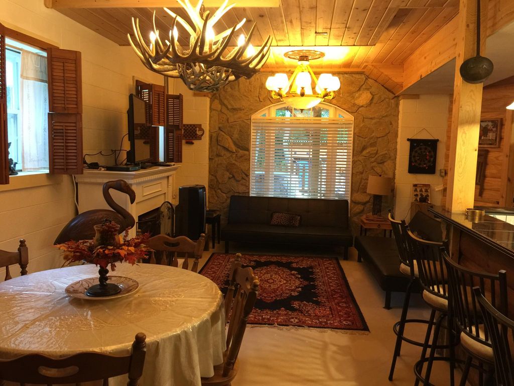 113 Pinecroft Rd, Asheville, NC 28804
