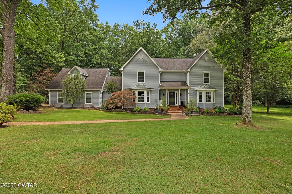 110 Greenbriar Ln, Jackson, TN 38305