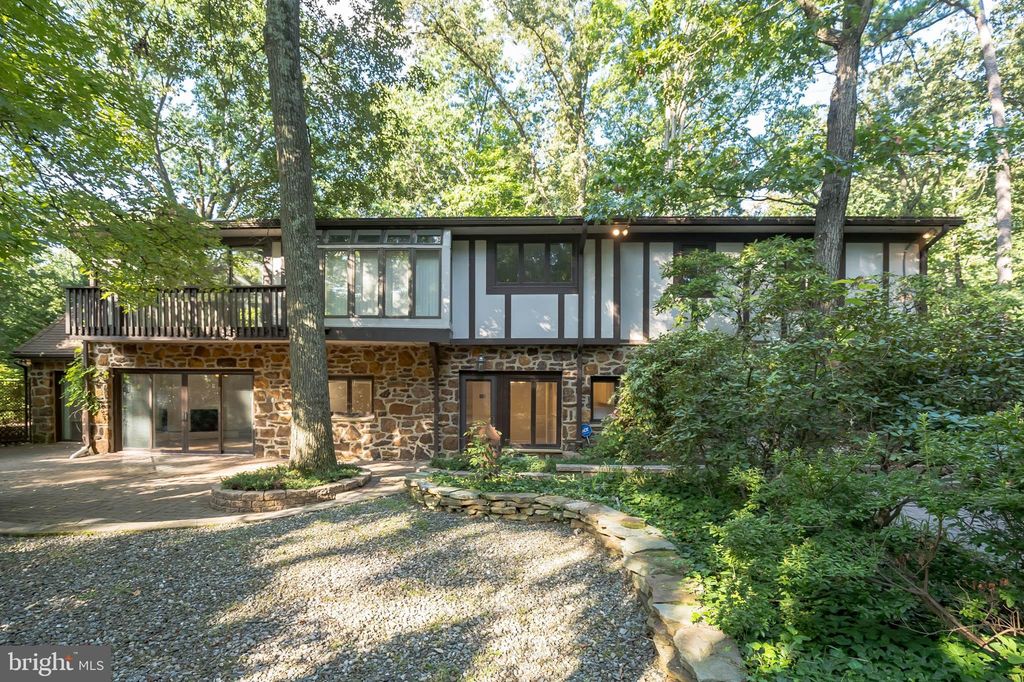36 Laurel Hill Dr, Cherry Hill, NJ 08003