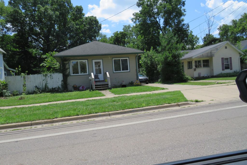 304 Battle Creek Ave, Battle Creek, MI 49037