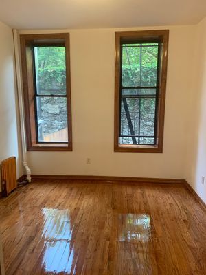 189 E 3rd St #3, New York, NY 10009