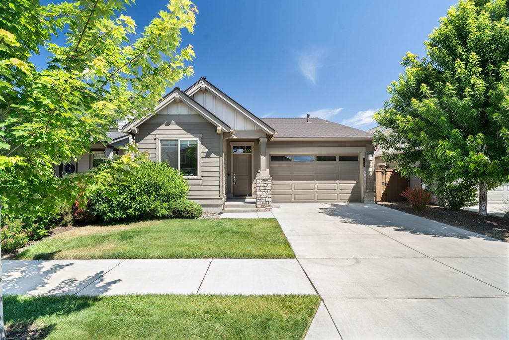 3695 SW Badger Ct, Redmond, OR 97756