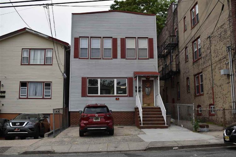 218 Seaview Ave, Jersey City, NJ 07305