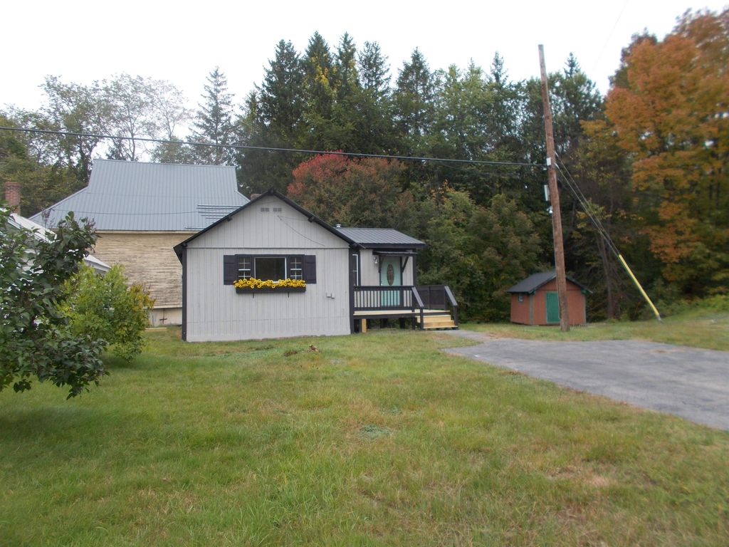 4 Depot Square St, Ossipee, NH 03864