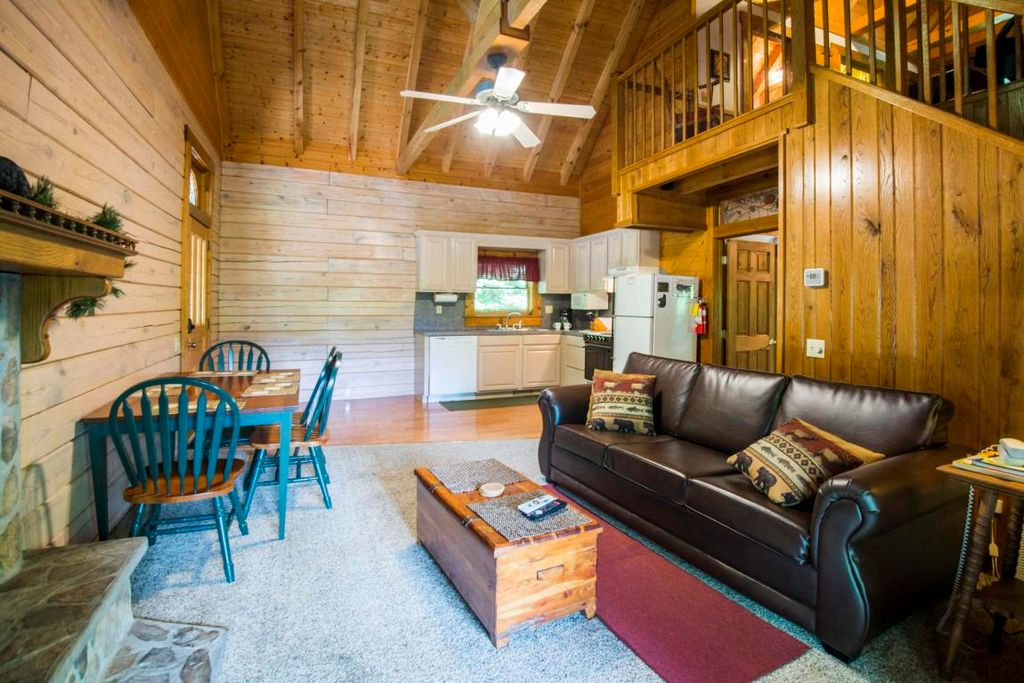 1157 Ogle Hills Rd, Gatlinburg, TN - 2 Bed, 2 Bath Single-Family Home