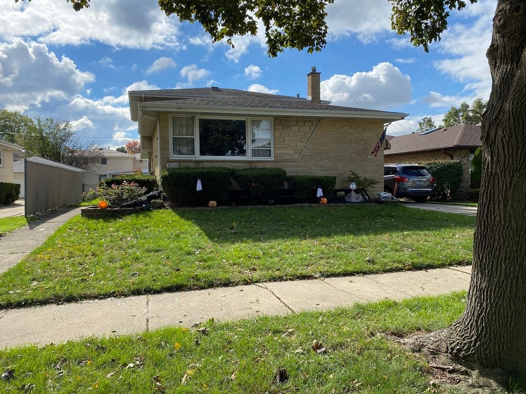 4633 W 106th St, Oak Lawn, IL 60453