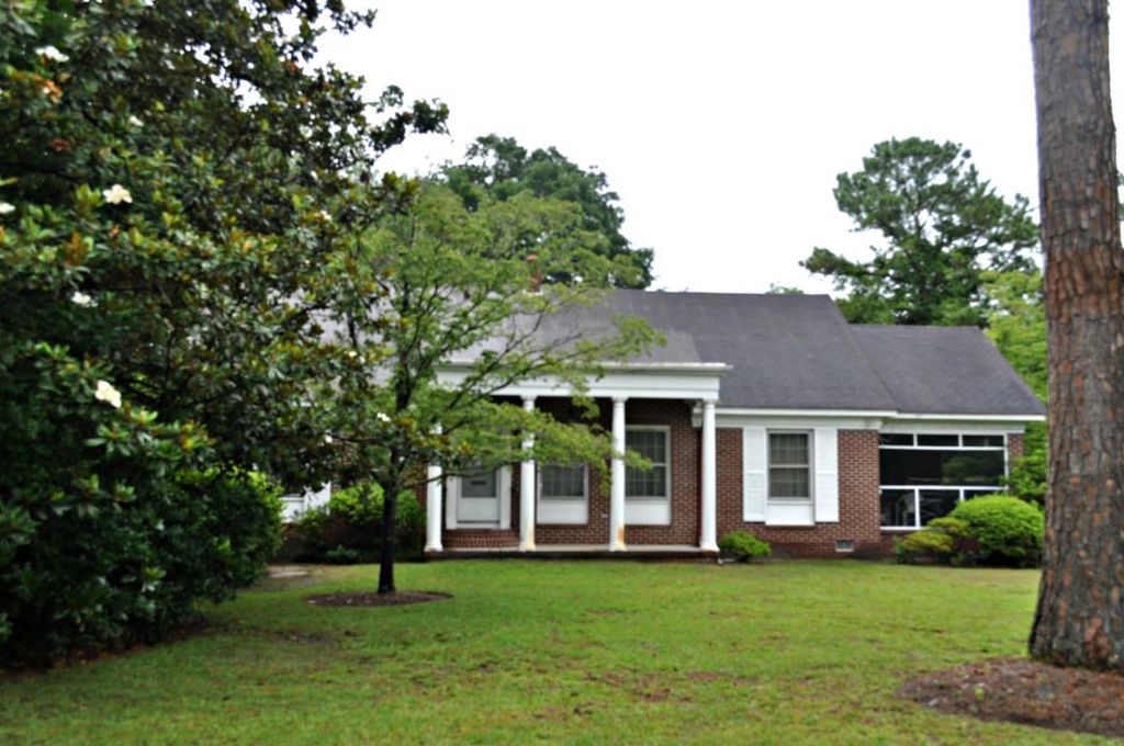 1027 Lakeview Dr, Mount Pleasant, SC 3 Bed, 2 Bath SingleFamily Home