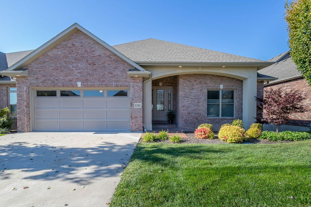 1101 Marcassin Dr, Columbia, MO 65201