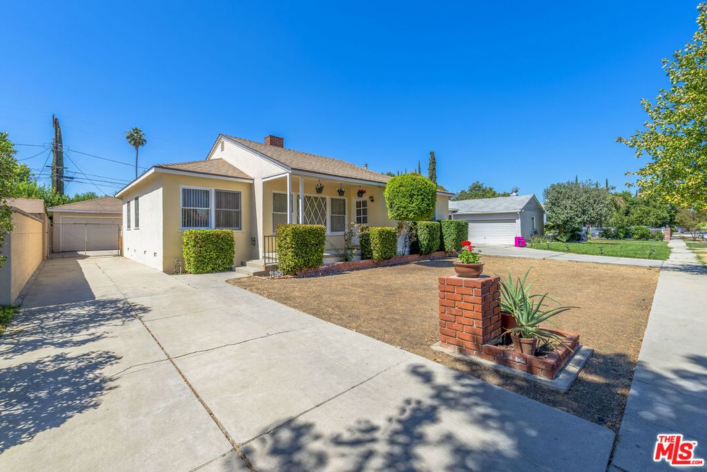 6701 Capps Ave, Reseda, CA 91335