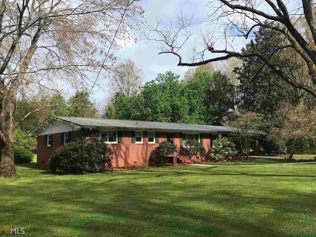 2 Perry Farm Rd, Cave Spring, GA 3 Bed, 2 Bath SingleFamily Home