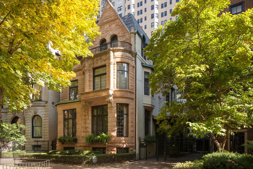 1421 N Astor St, Chicago, IL 60610