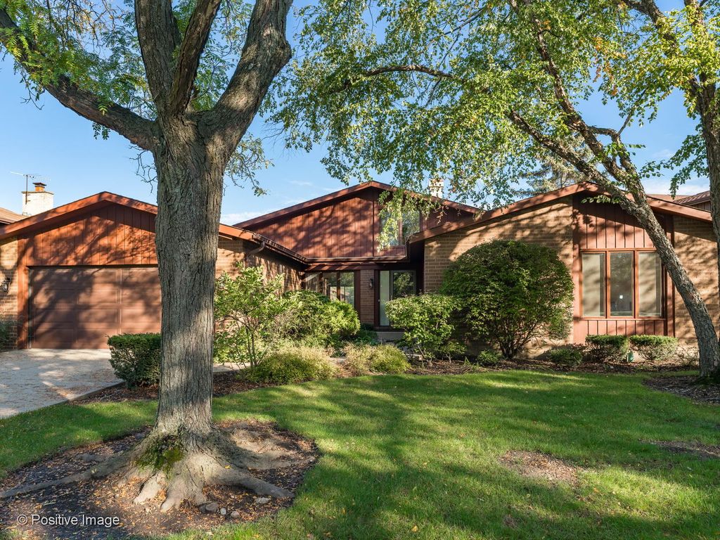 3145 Toulon Dr, Northbrook, IL 60062