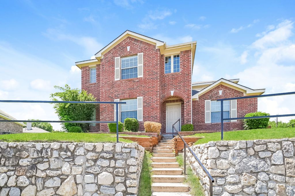 2957 Midbury Dr, Lancaster, TX 75134