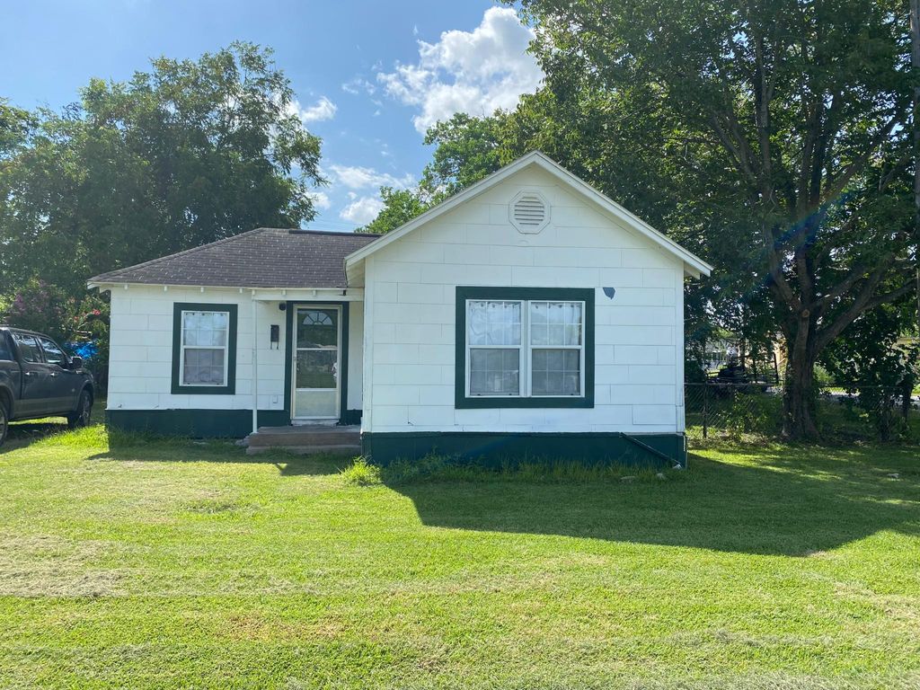 1700 Avenue H St, Bay City, TX 77414