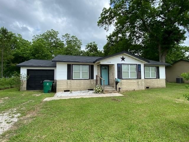 1108 E 2nd St, Sweeny, TX 77480