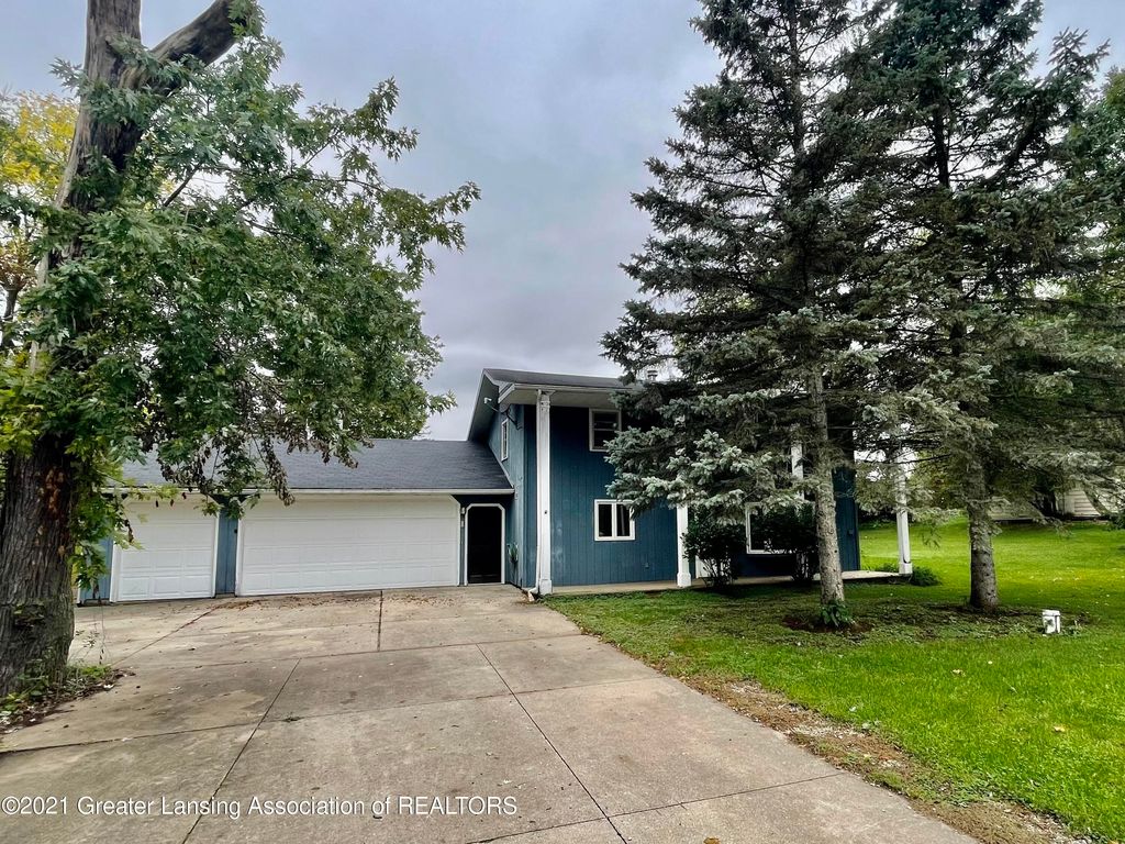 1012 Turner Rd, Dewitt, MI 48820