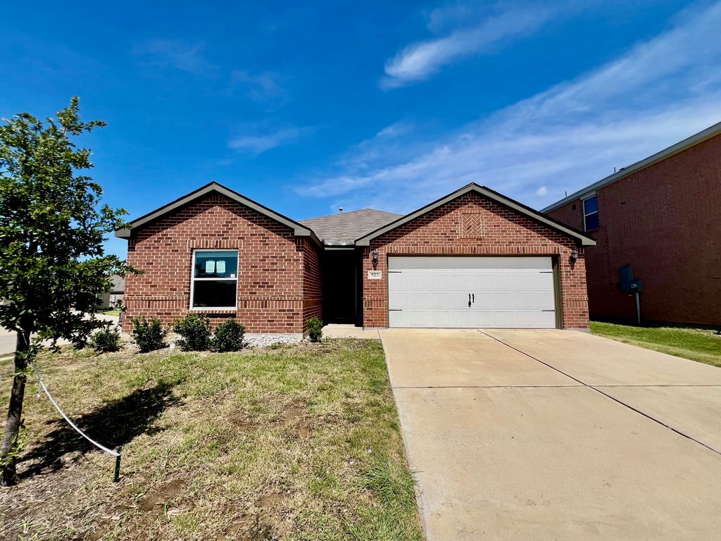 523 Bennie Leonard St, Venus, TX 76084