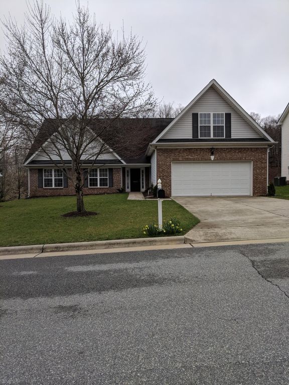 4405 Camden Ridge Dr, Greensboro, NC 27410
