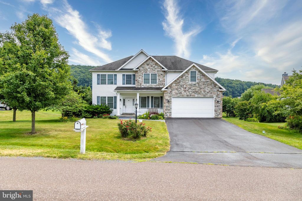 943 Kathleen Cir, Danville, PA 17821