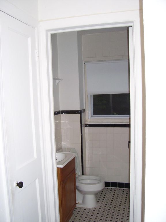 2025 Arlington Ter, Alexandria, VA - 2 Bed, 2 Bath Single-Family Home