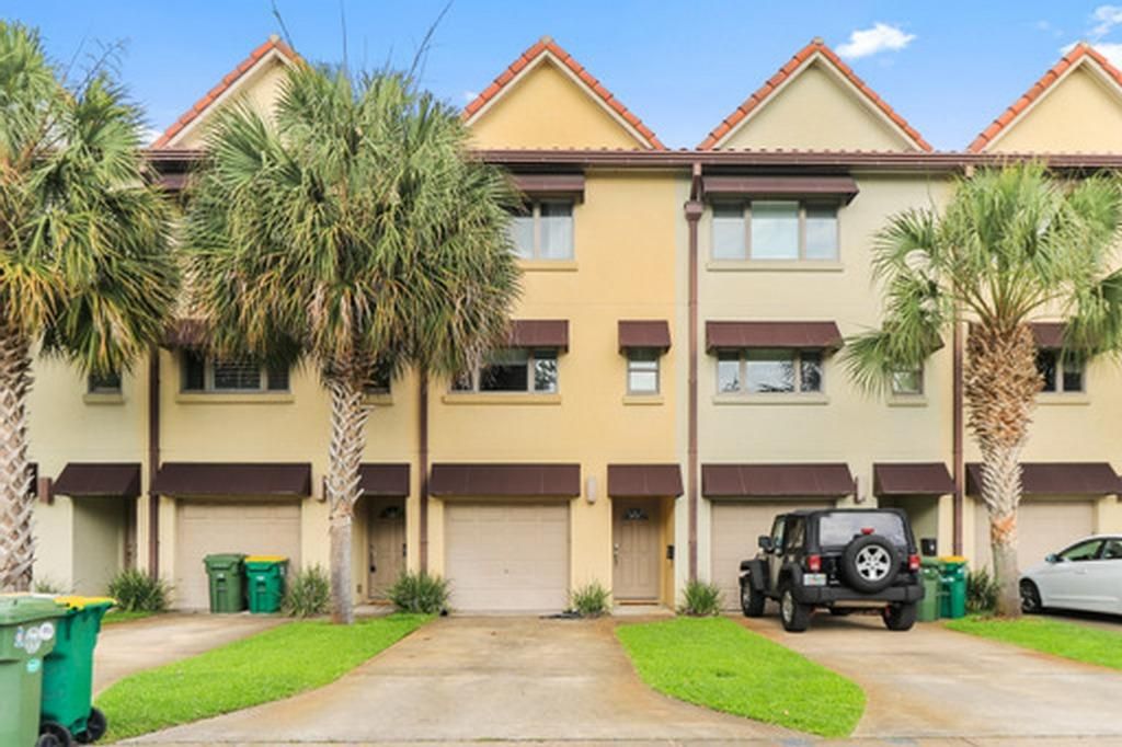 445 8th Ave N #D, Jacksonville Beach, FL 32250