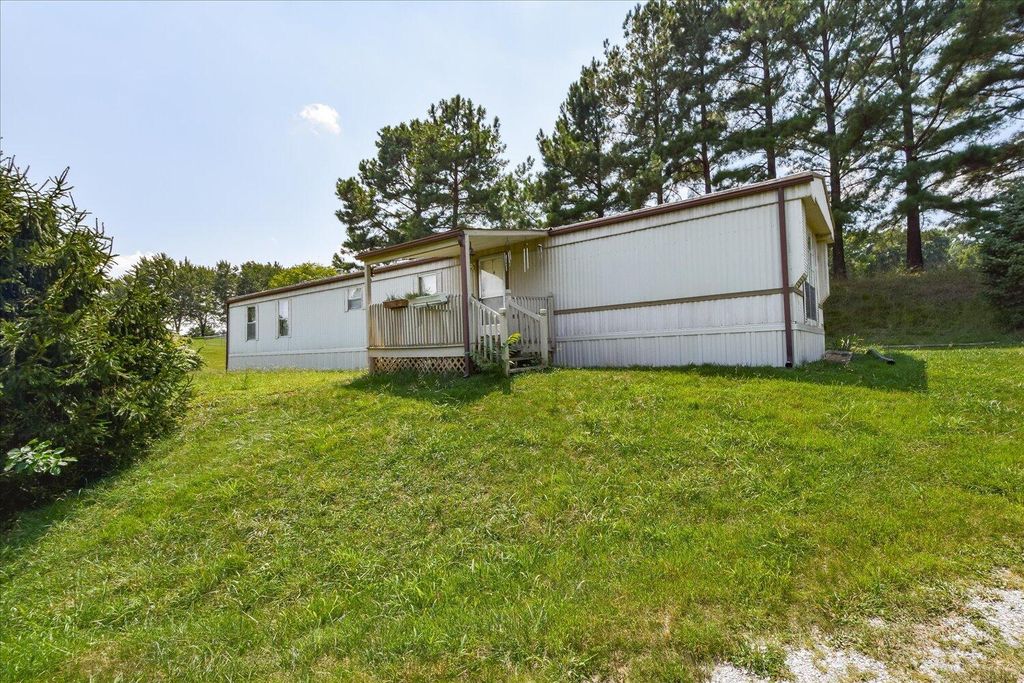 118 Mountain Meadow Dr, Vinton, VA 24179