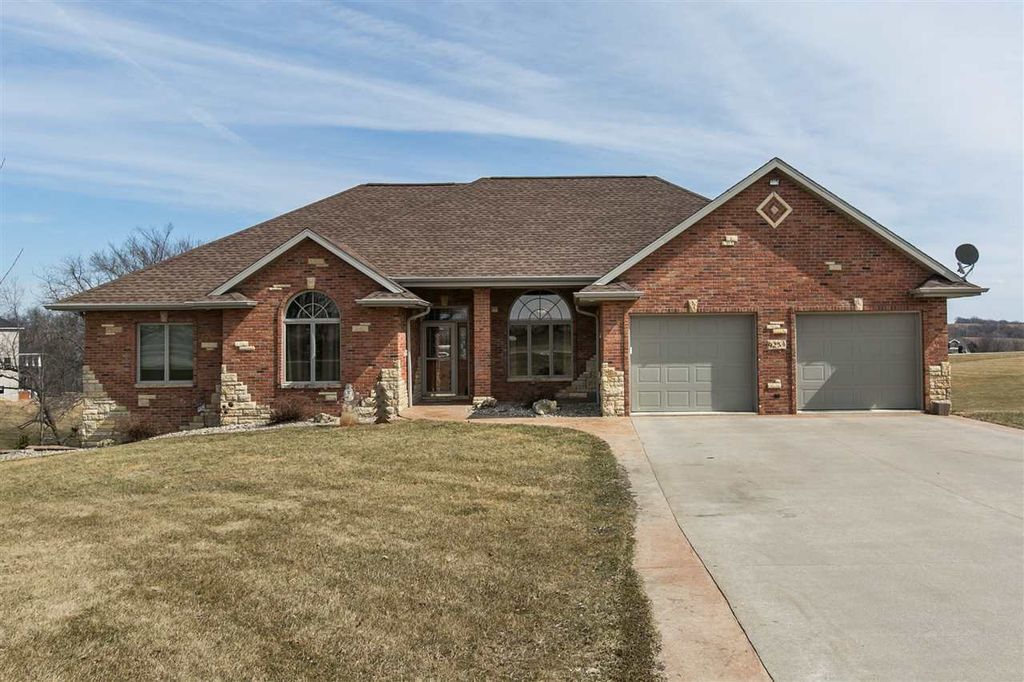 9234 Royal Wood Dr, Peosta, IA 52068 Trulia