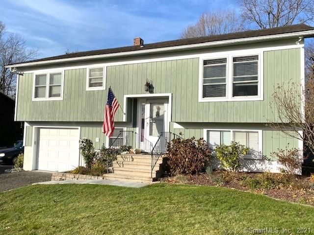 26 Bluebird Dr, Naugatuck, CT 06770