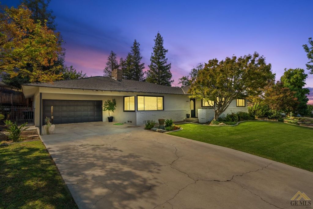 5245 Kent Dr, Bakersfield, CA 93306