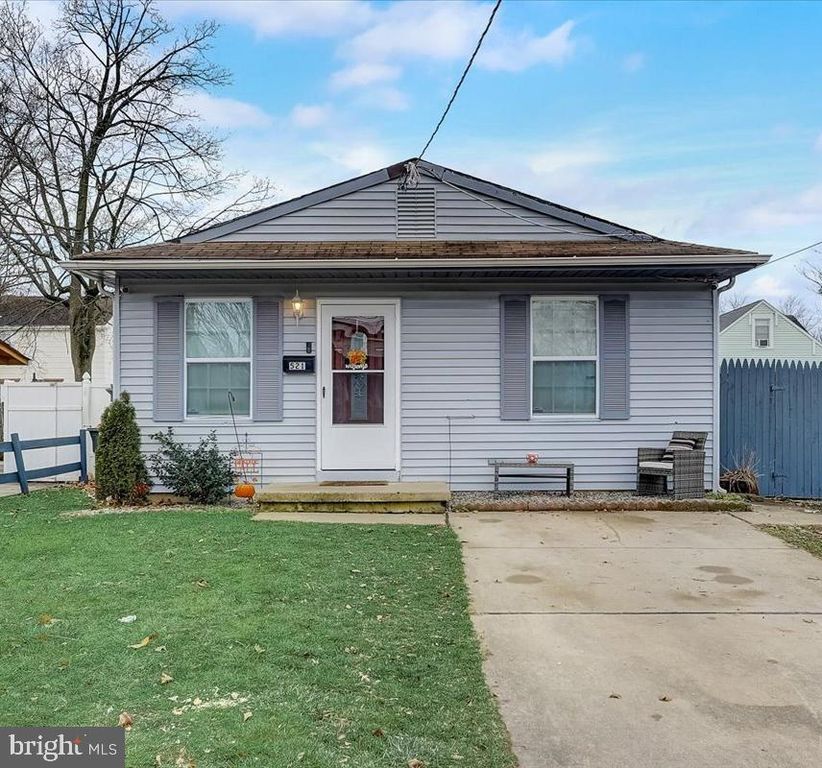 521 W River Dr, Pennsauken, NJ 08110