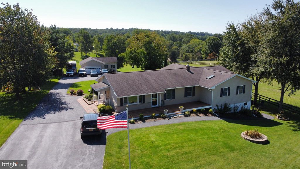 13795 Halane St, Mount Airy, MD 21771