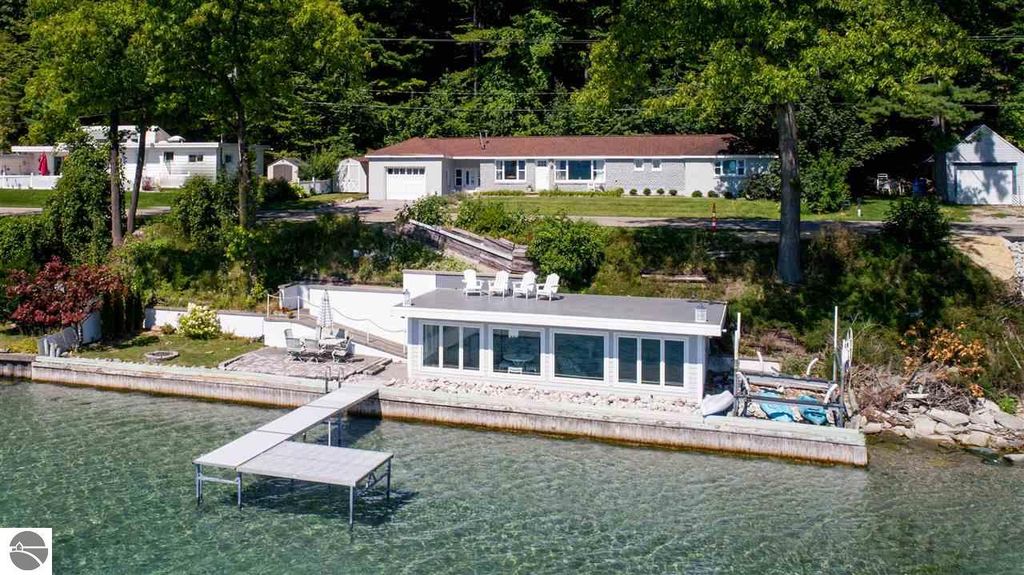 10649 Bluff Rd, Traverse City, MI 49686