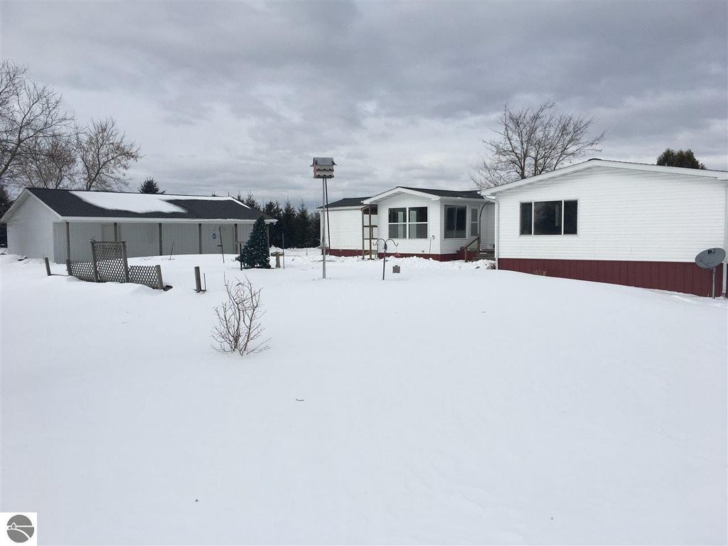 5735 W Sterling Rd, Sterling, MI 48659 4 Bed, 2 Bath Mobile