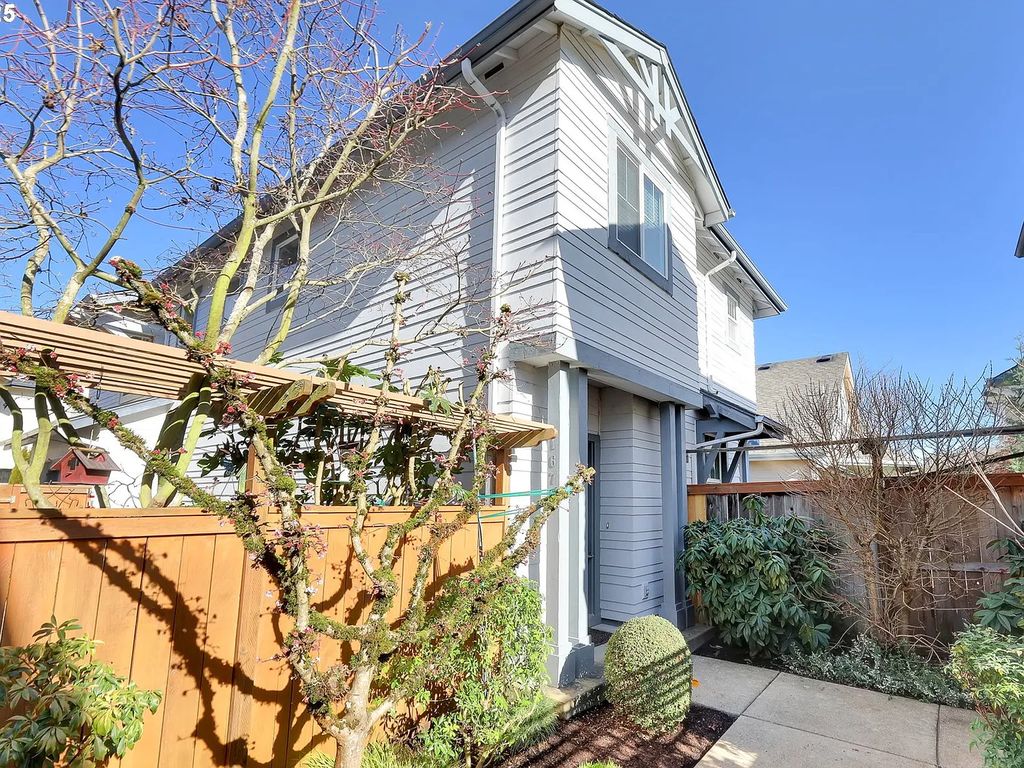 1671 Riley Ln, Eugene, OR 97402 See Value, Schools More