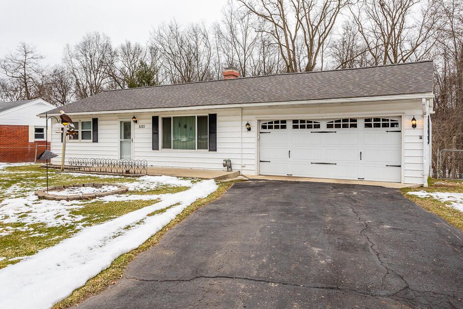 5121 S Draper Rd, Jackson, MI 49201