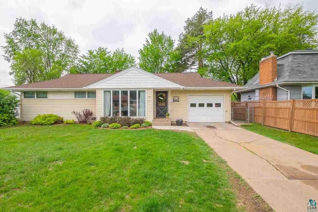 3501 W Inner Dr, Hibbing, MN 55746