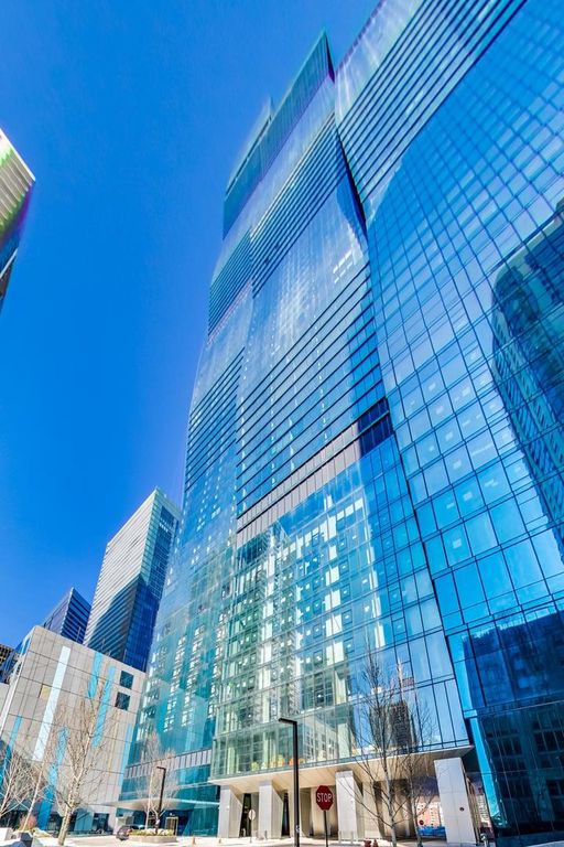363 E Wacker Dr #1702, Chicago, IL 60601