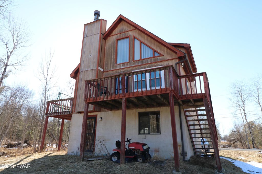 10 Westwood Ct, Lake Ariel, PA 18436