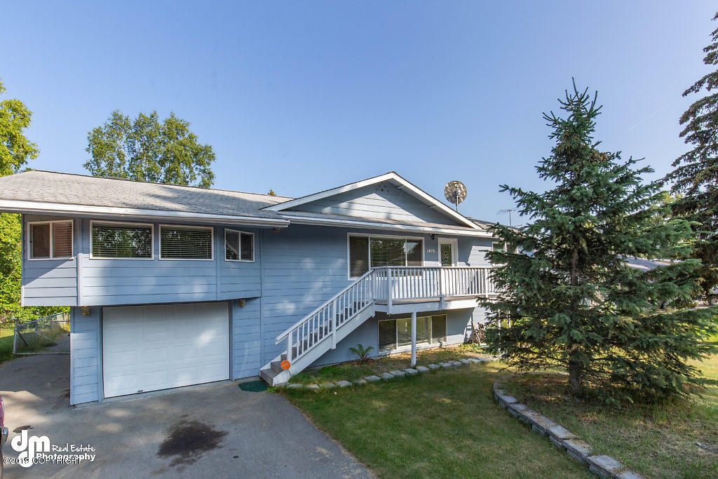 2825 Glacier St, Anchorage, AK 5 Bed, 2 Bath SingleFamily Home 48