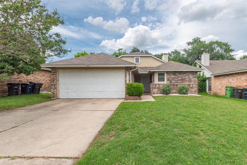 4213 Periwinkle Dr, Fort Worth, TX 76137