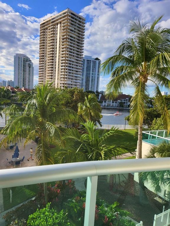 100 Bayview Dr #1127, Sunny Isles Beach, FL 33160