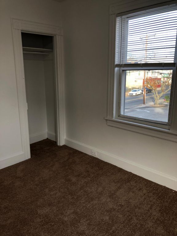 79 Cove Rd, Stamford, CT 06902