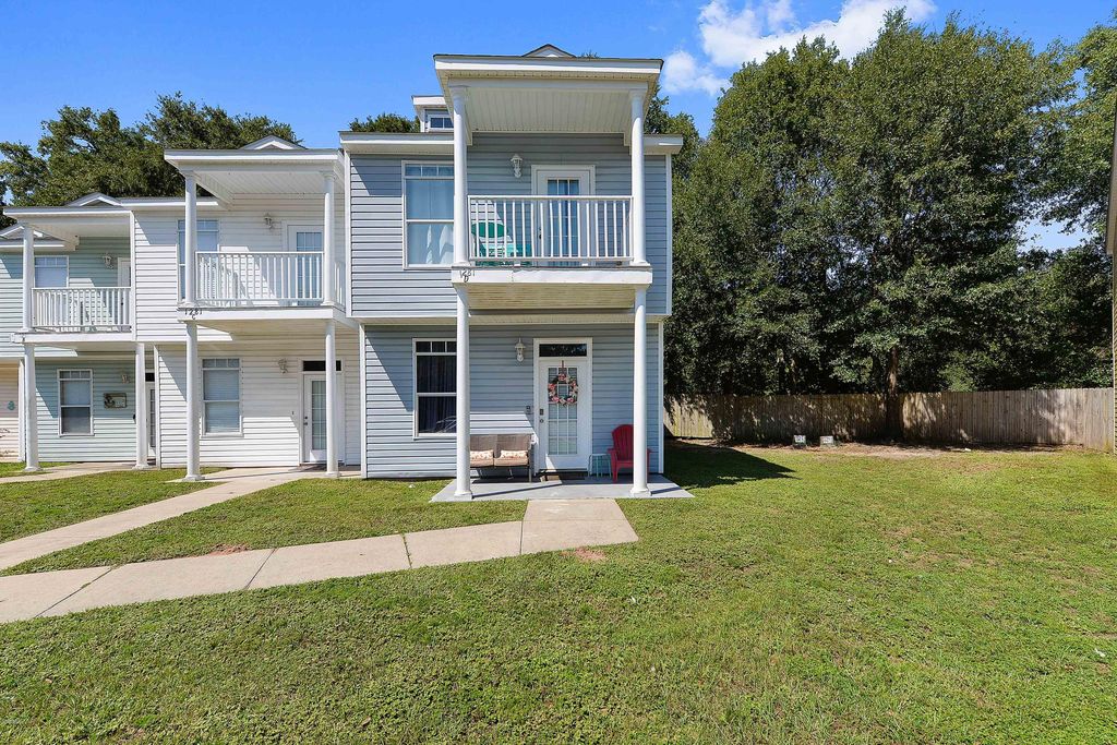 1281 Century Oaks Dr D, Gulfport, MS 39507 3 Bed, 3 Bath Townhouse