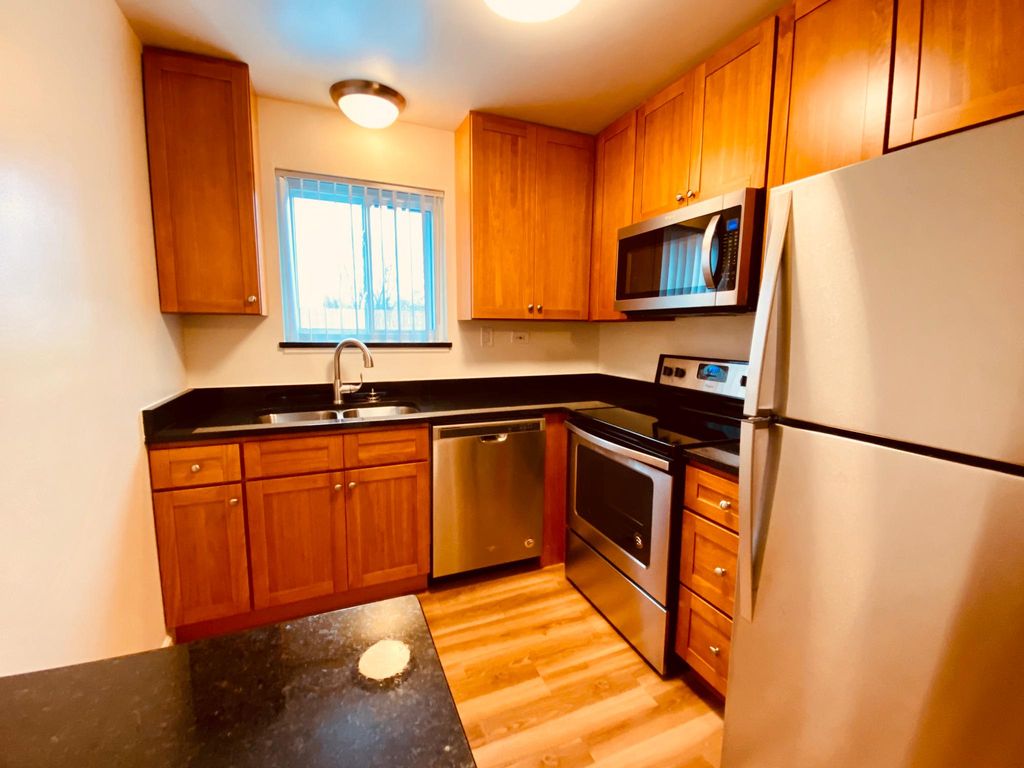 906 Joliet Rd, La Grange Highlands, IL 60525