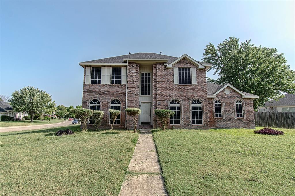 1129 Kensington Dr, Desoto, TX 75115
