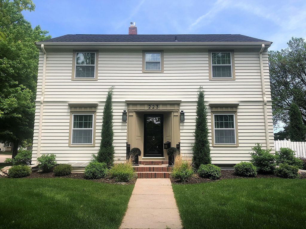 223 W 28th St, Kearney, NE 68845