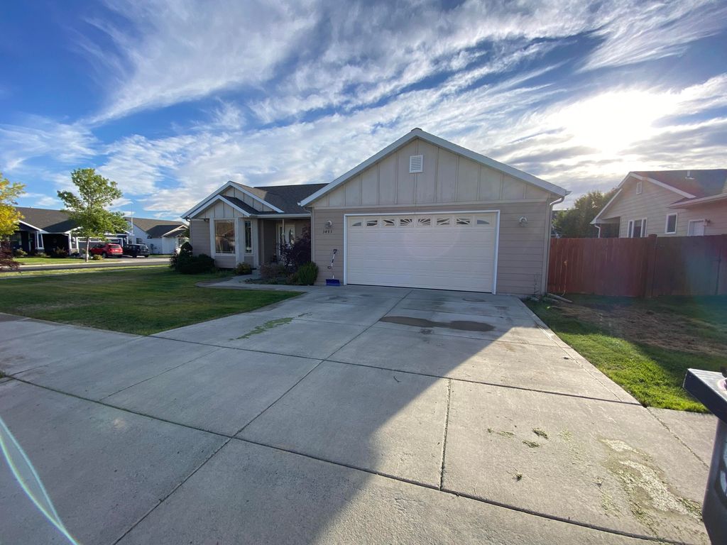 3493 Blackhawk St, Helena, MT 59602